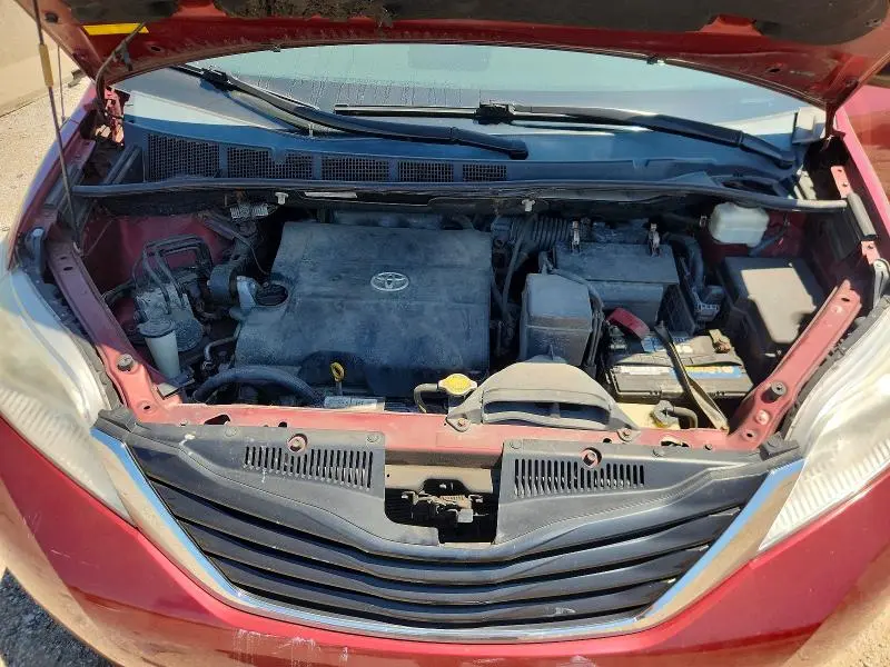 2011 TOYOTA SIENNA LE  