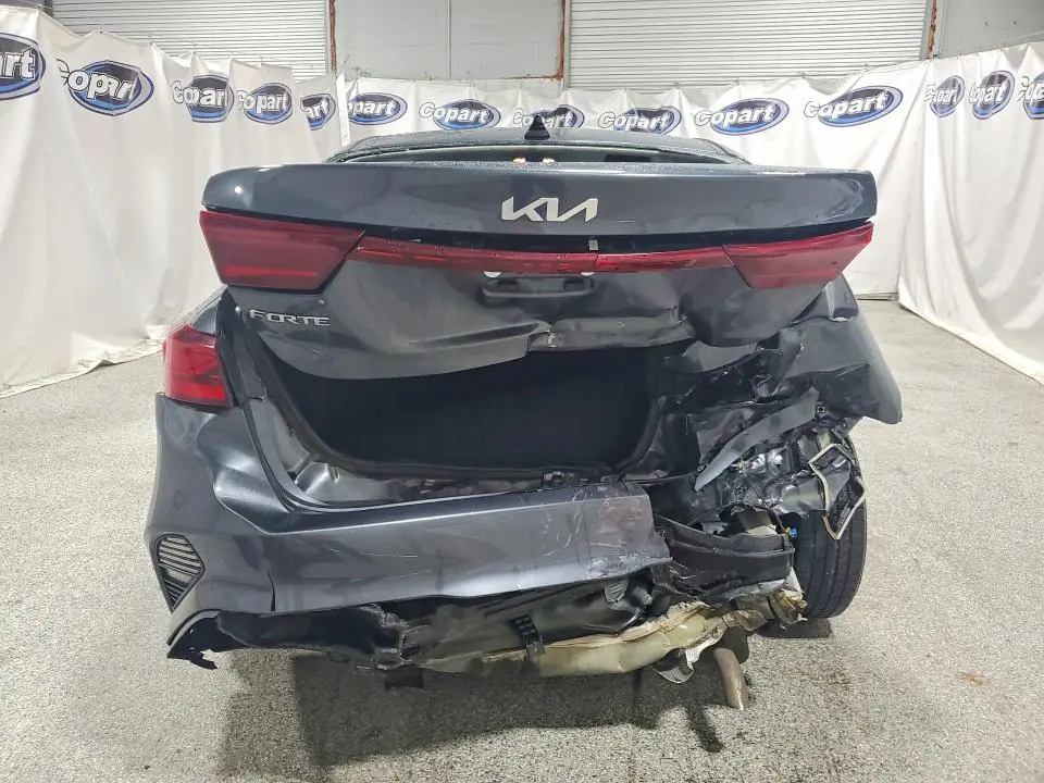 2023 KIA FORTE LXS  