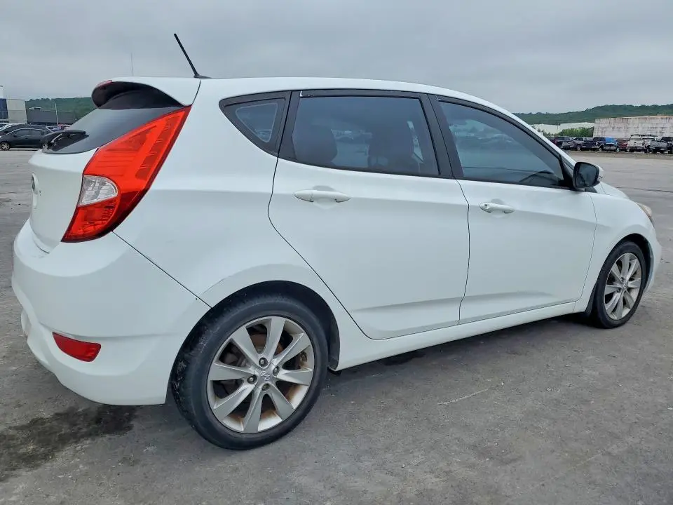 2013 HYUNDAI ACCENT SE  