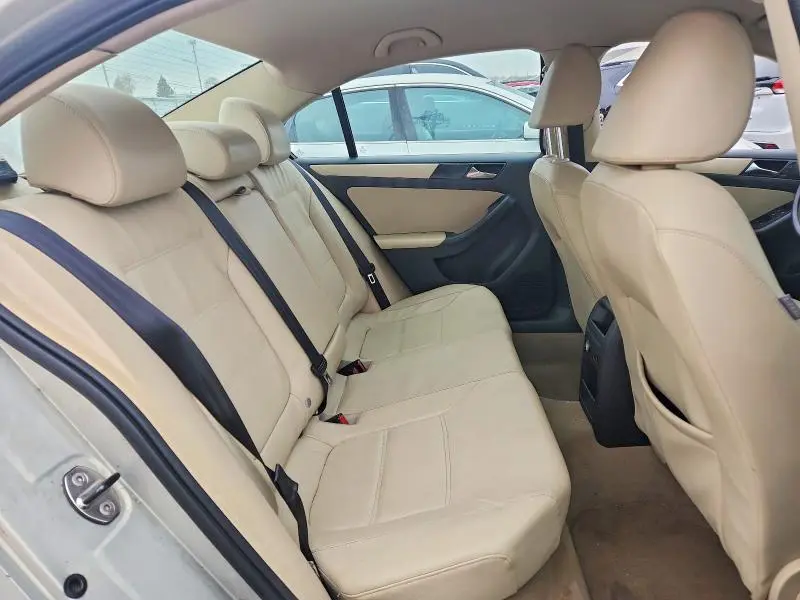 2011 VOLKSWAGEN JETTA SE  