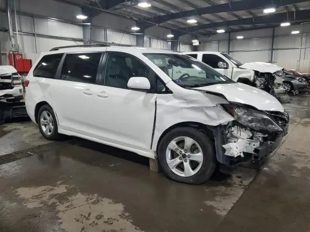 2019 TOYOTA SIENNA LE  