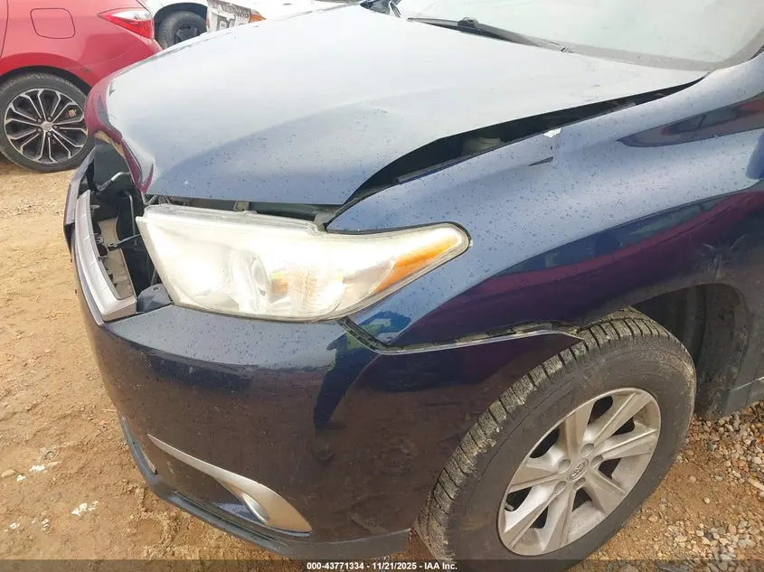 2013 TOYOTA HIGHLANDER SE V6
