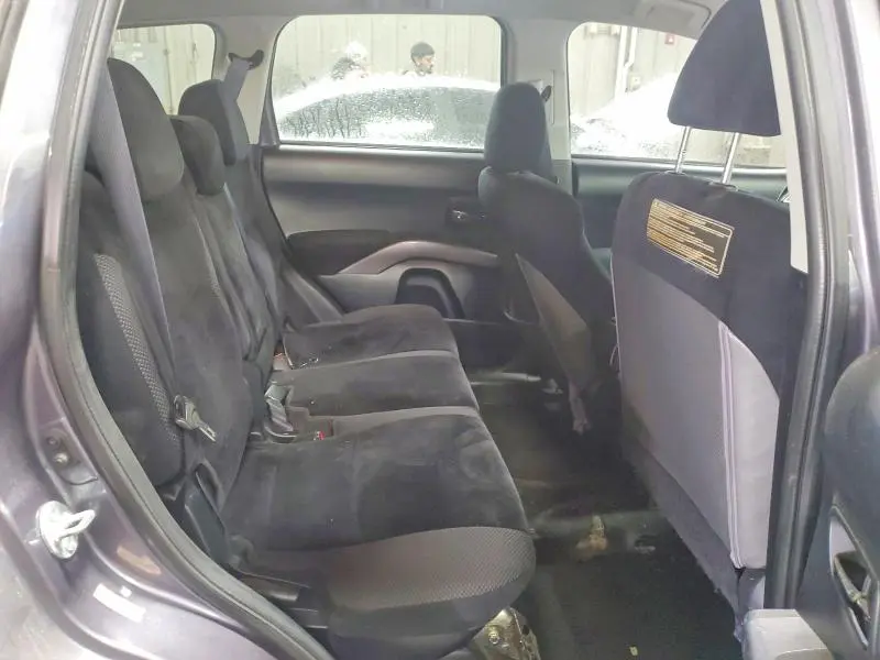 2010 MITSUBISHI OUTLANDER ES  