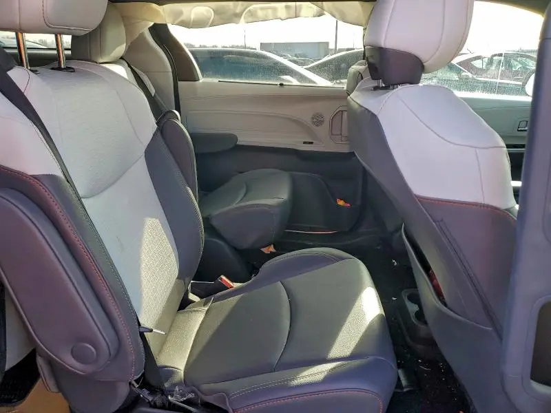 2024 TOYOTA SIENNA XSE  