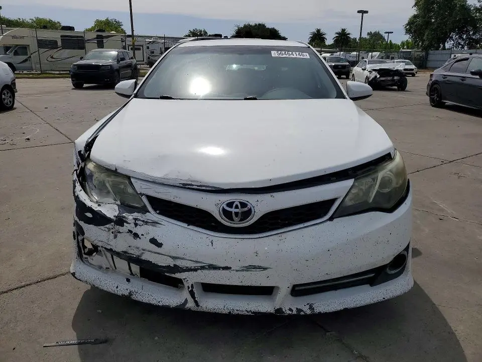2014 TOYOTA CAMRY SE  