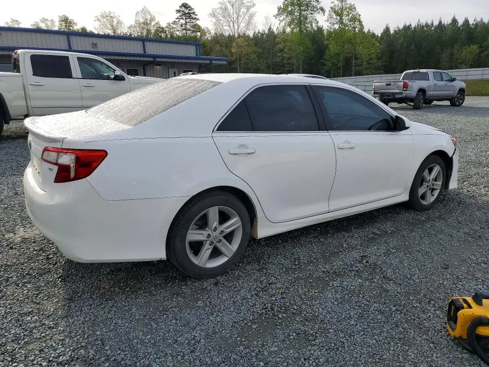 2014 TOYOTA CAMRY SE  