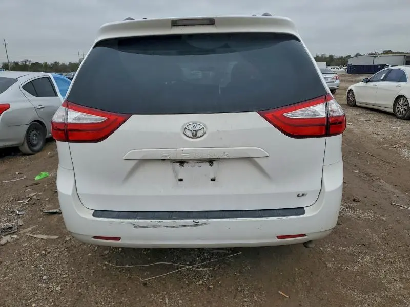 2015 TOYOTA SIENNA LE  
