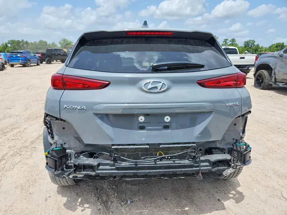 2023 HYUNDAI KONA SE  