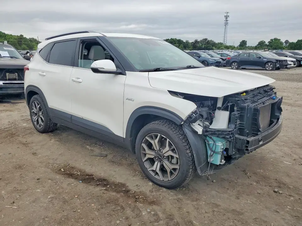2022 KIA SELTOS EX  