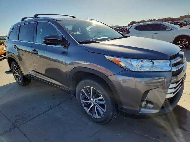 2018 TOYOTA HIGHLANDER SE  