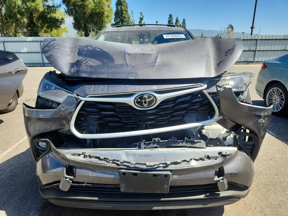 2022 TOYOTA HIGHLANDER LE  