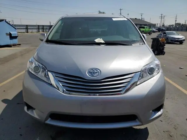 2017 TOYOTA SIENNA LE