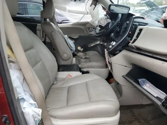 2018 TOYOTA SIENNA XLE  