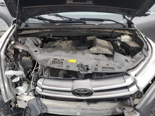 2018 TOYOTA HIGHLANDER LE  