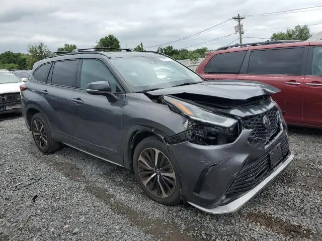 2021 TOYOTA HIGHLANDER XSE  