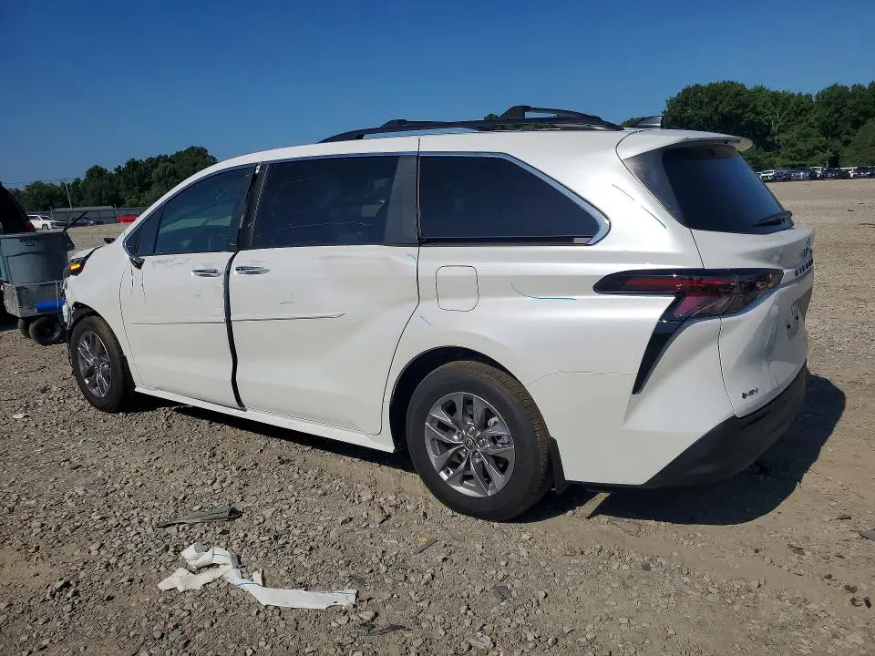 2025 TOYOTA SIENNA XLE 8-PASSENGER  