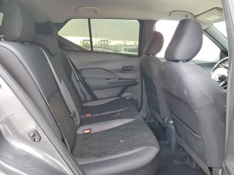 2019 NISSAN KICKS S  