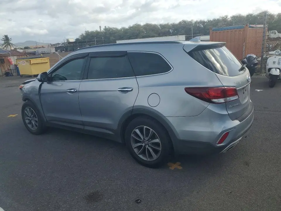 2018 HYUNDAI SANTA FE SE  