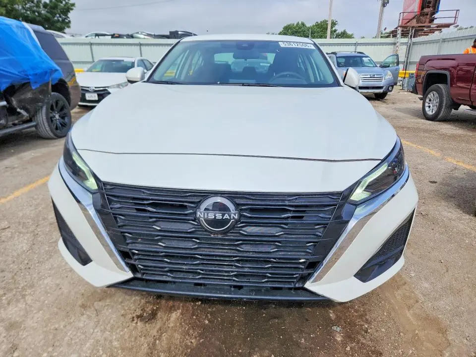 2023 NISSAN ALTIMA SV  