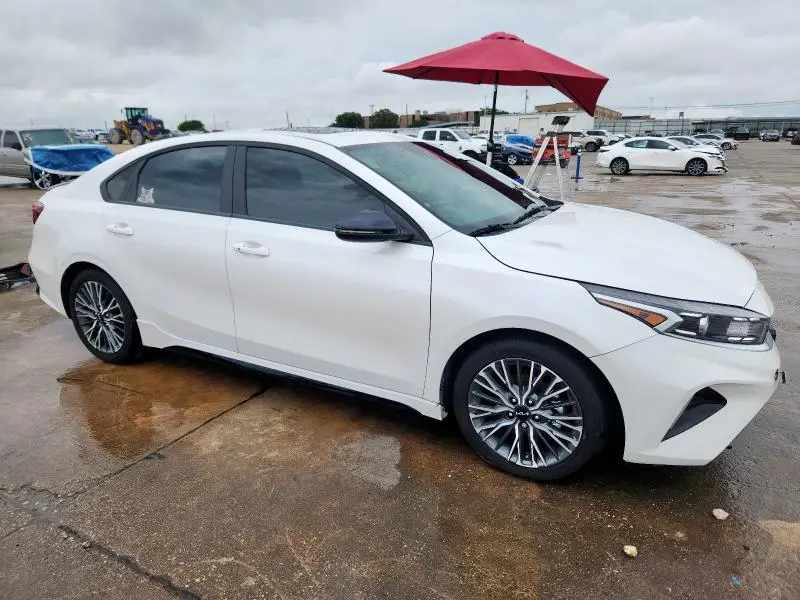2024 KIA FORTE GT LINE  