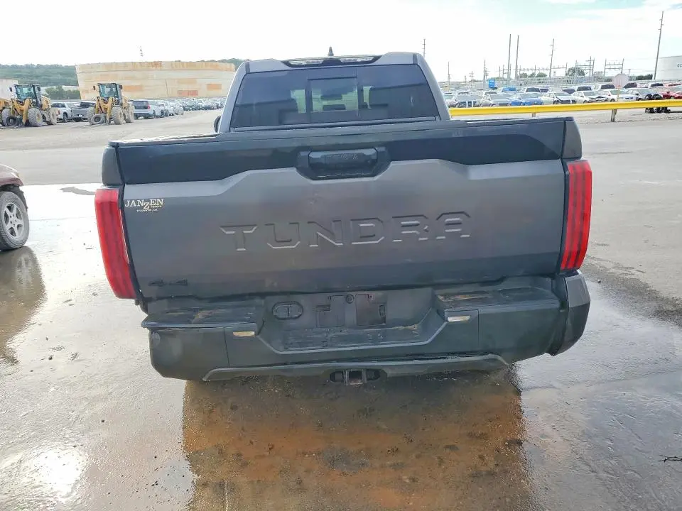 2025 TOYOTA TUNDRA SR  