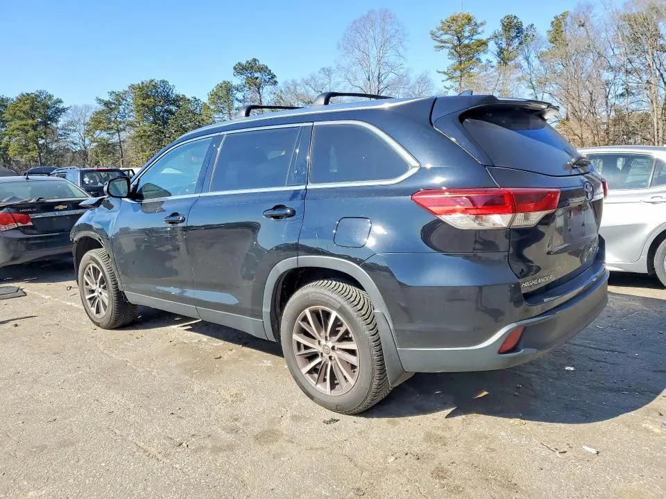 2019 TOYOTA HIGHLANDER SE  
