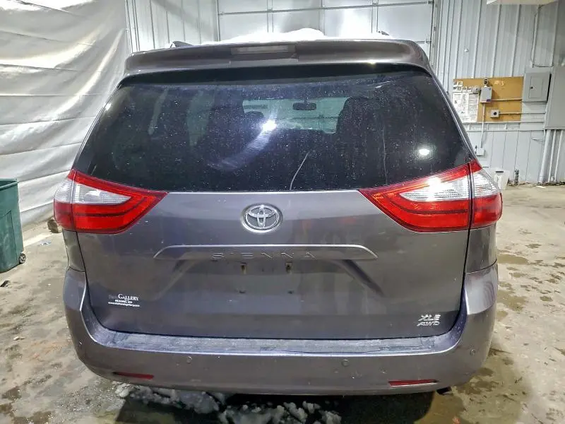 2016 TOYOTA SIENNA XLE  