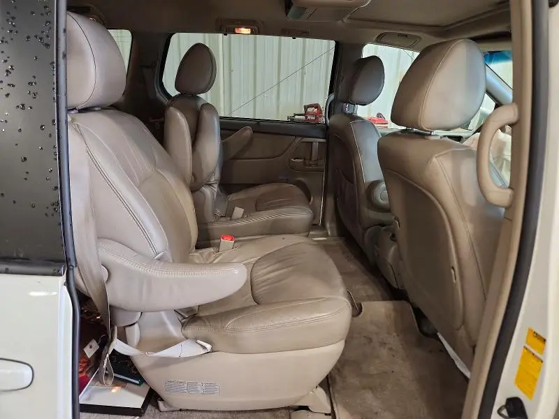 2010 TOYOTA SIENNA XLE  