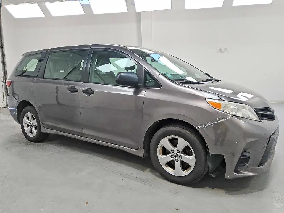 2018 TOYOTA SIENNA L  