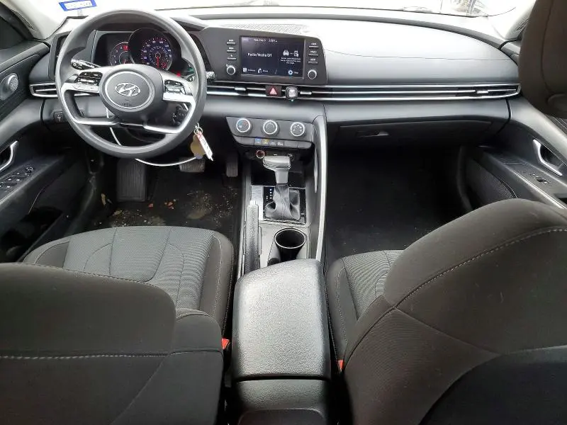 2022 HYUNDAI ELANTRA SE  