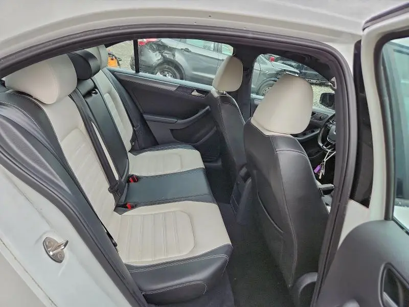 2016 VOLKSWAGEN JETTA SPORT  