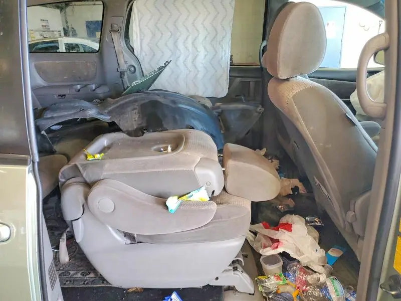 2010 TOYOTA SIENNA LE 7-PASSENGER  