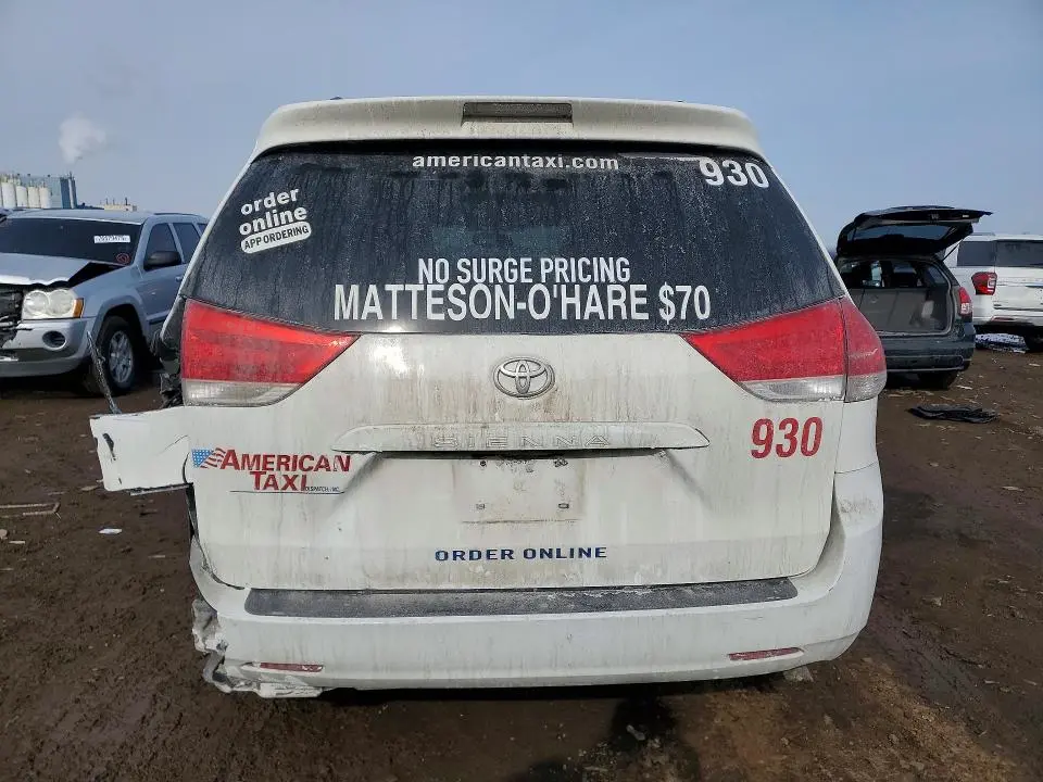 2014 TOYOTA SIENNA LE 8 PASSENGER  