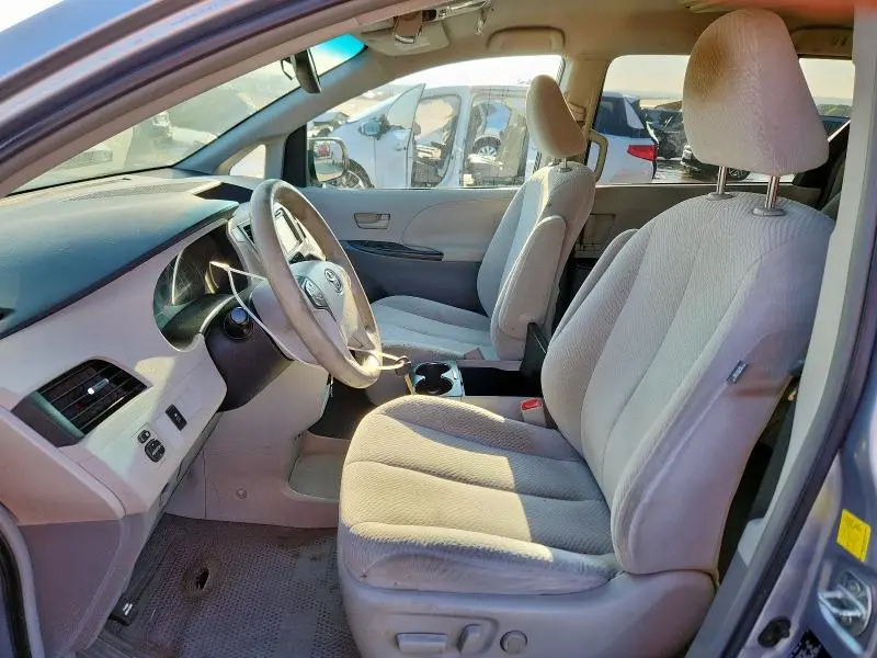 2011 TOYOTA SIENNA LE  