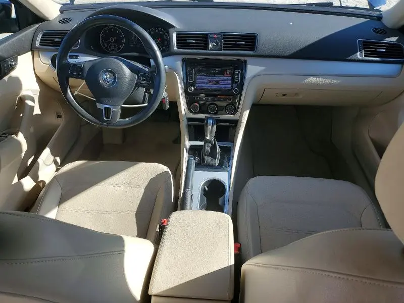 2013 VOLKSWAGEN PASSAT SE  
