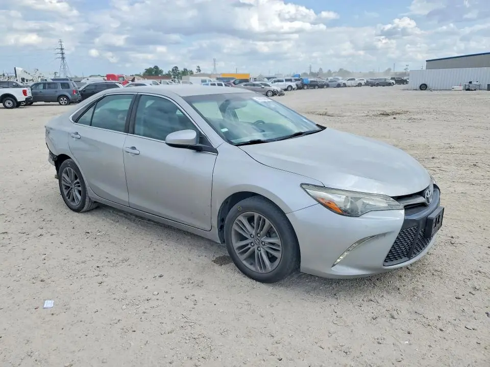 2016 TOYOTA CAMRY SE  