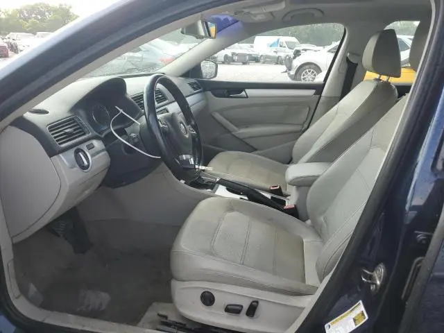 2013 VOLKSWAGEN PASSAT SE  