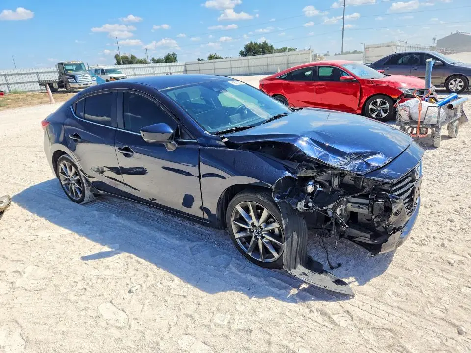 2018 MAZDA 3 TOURING  
