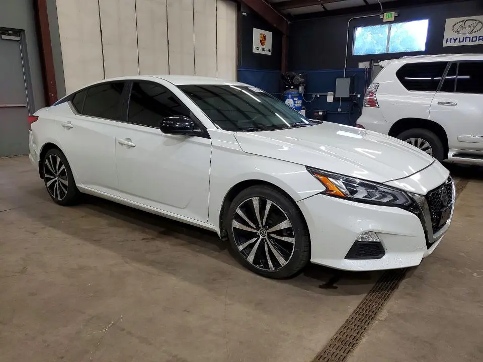 2021 NISSAN ALTIMA SR  