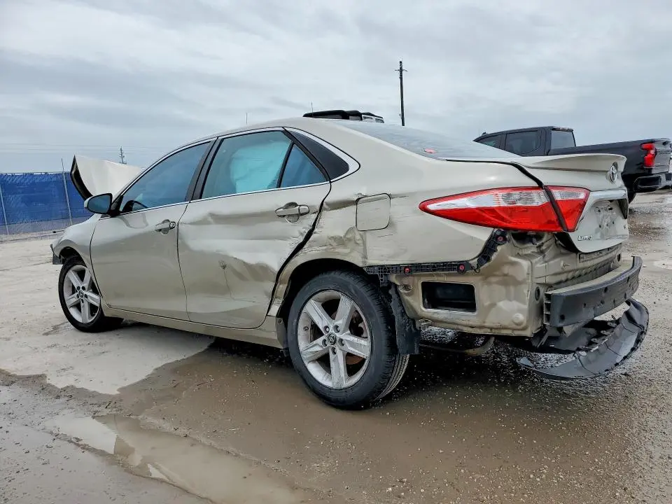 2015 TOYOTA CAMRY SE  