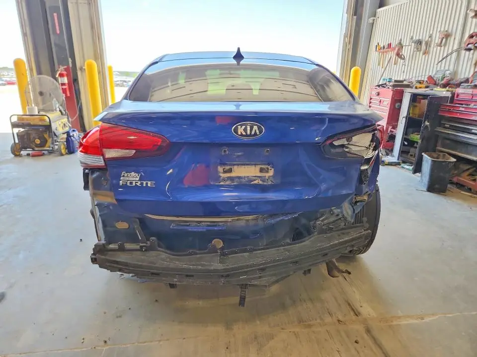 2017 KIA FORTE LX  