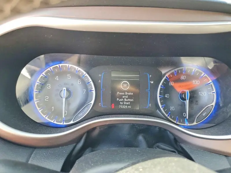 2023 CHRYSLER VOYAGER LX  