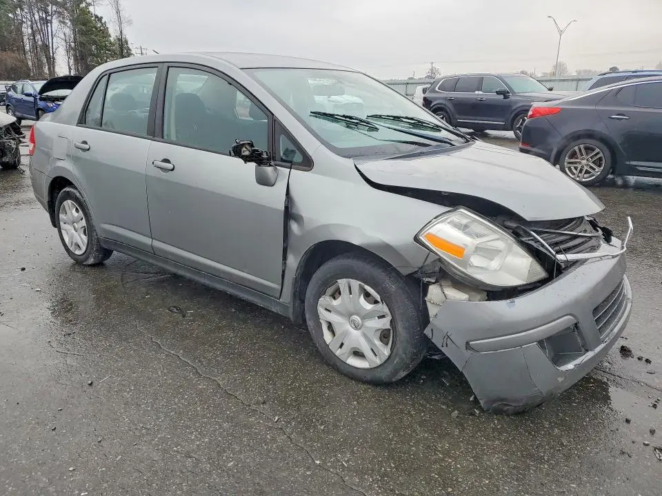 2011 NISSAN VERSA 1.8 S  