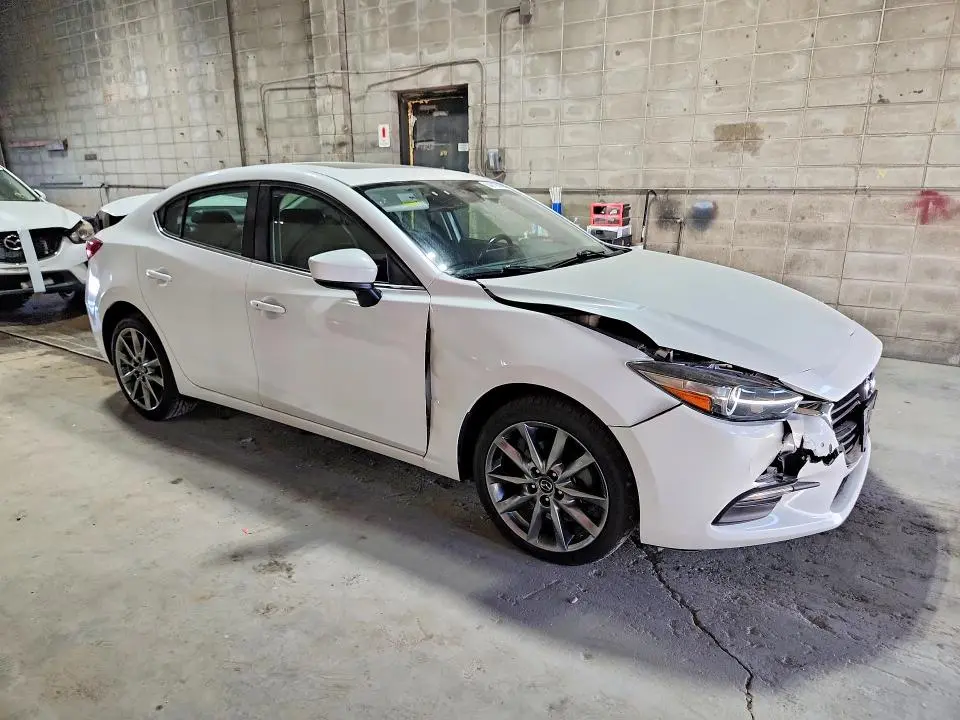 2018 MAZDA 3 TOURING  