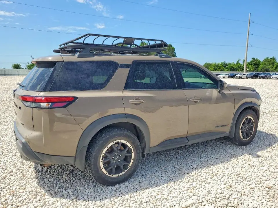 2023 NISSAN PATHFINDER SV  