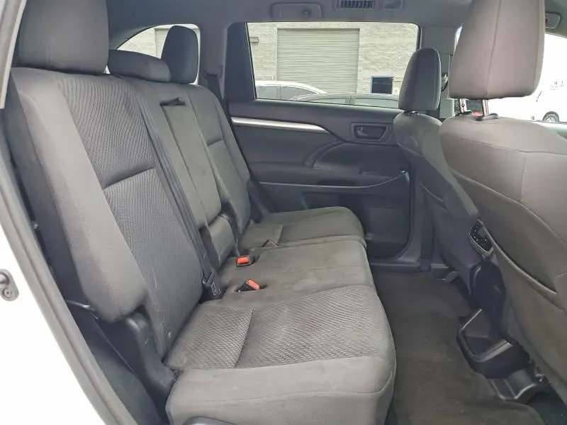 2016 TOYOTA HIGHLANDER LE  