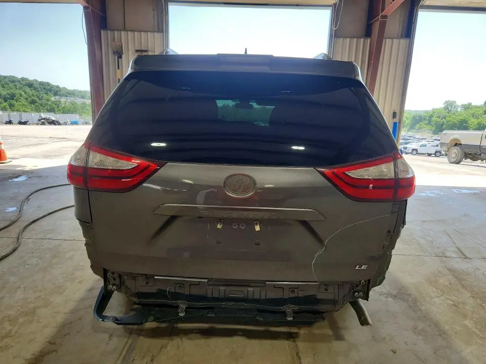 2019 TOYOTA SIENNA LE  