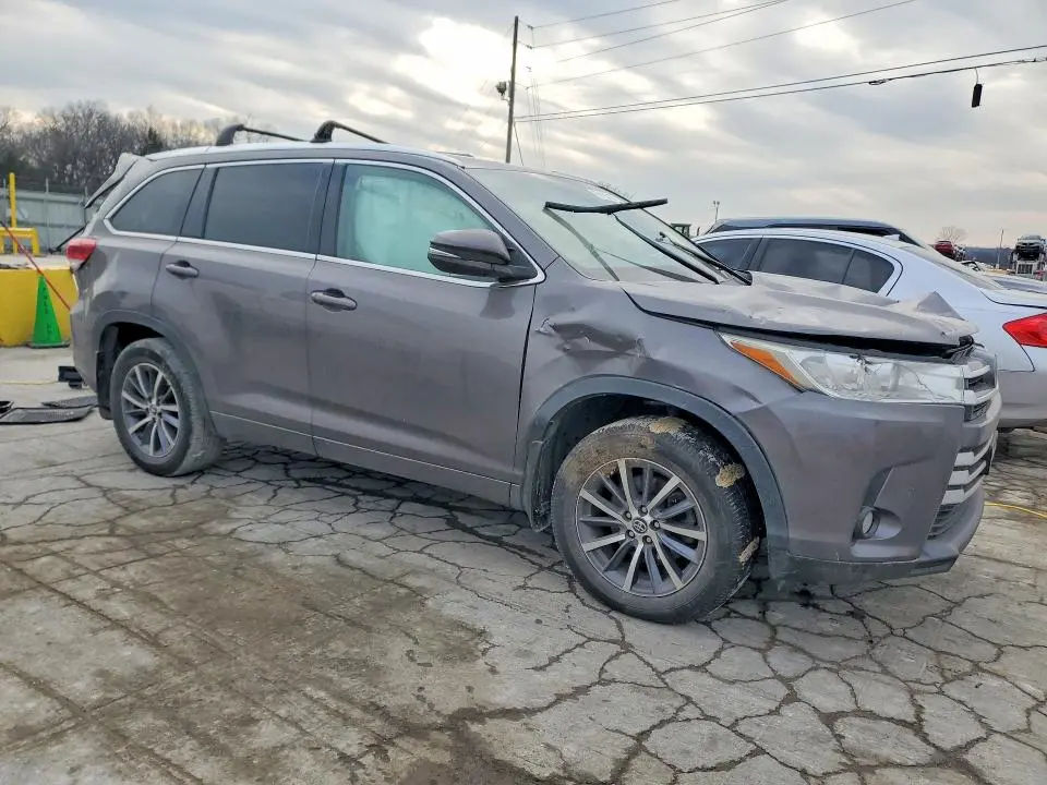 2017 TOYOTA HIGHLANDER XLE  