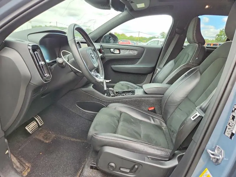 2021 VOLVO XC40 T5 R-DESIGN  