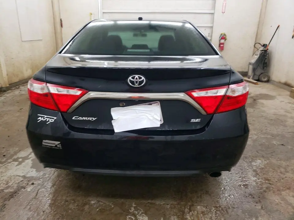 2016 TOYOTA CAMRY SE  